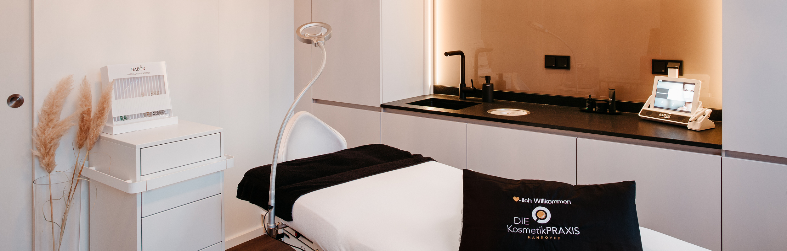 Slider Behandlungsraum Waschbecken